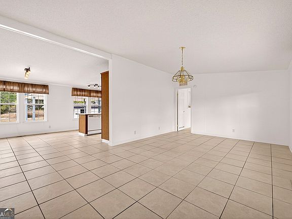3rd image of 1323 Starling Rd