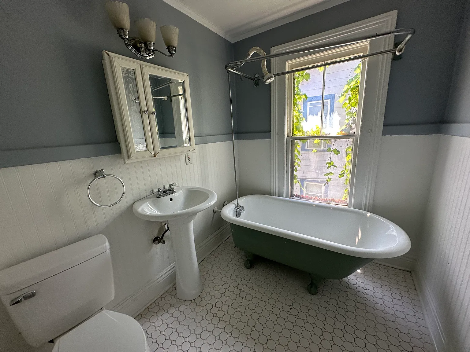 506 Meigs St — Photo 2