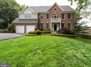 8999 Lupine Den Dr, Vienna, VA 22182