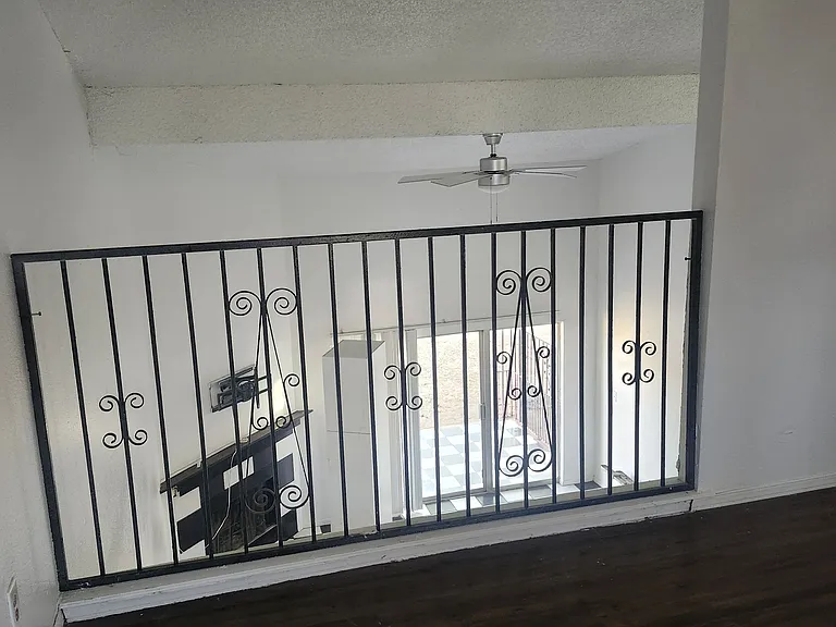 10930 Highwood Way — Photo 11