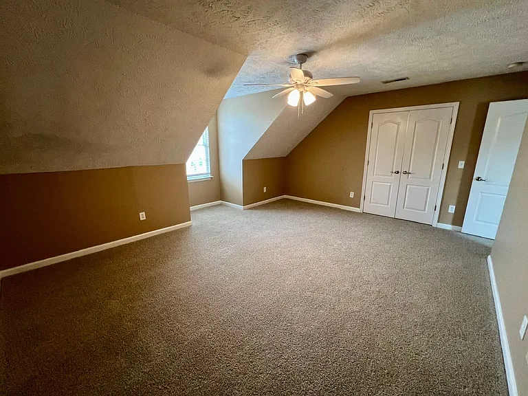 453 Drexel Ct — Photo 12