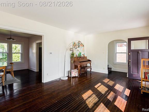 5th image of 351 Chalmers St