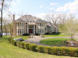 195 Bateman Rd, Barrington, IL 60010