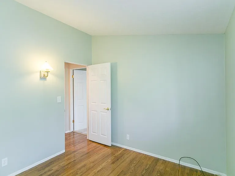 530 W Broadview Dr — Photo 9