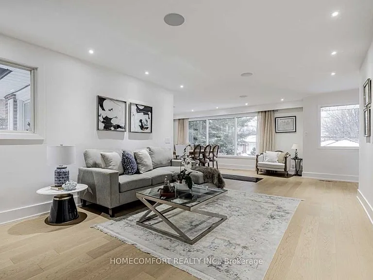 22 Fenelon Dr — Photo 2
