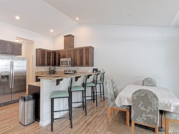 5th image of 77 Bradley Pl