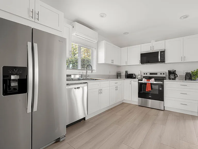 22309 Leadwell St #1 — Photo 5
