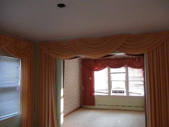 2nd image of 3123 N Natoma Ave