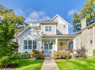 1422 Gregory Ave, Wilmette, IL 60091