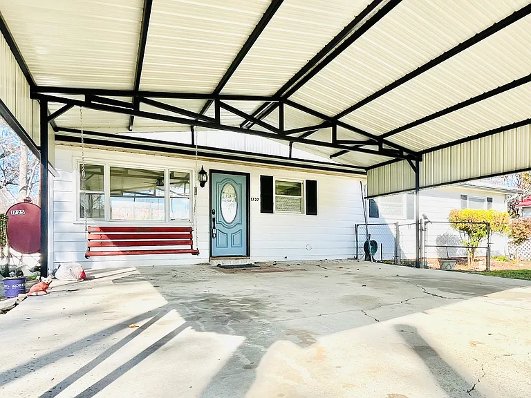 1727 Triangle Cir — Photo 2
