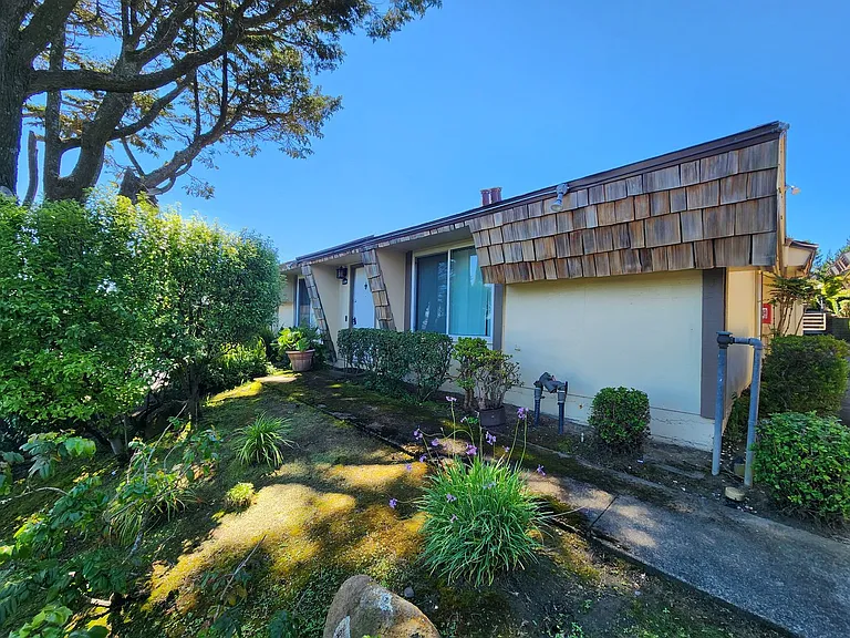 2700 Kilconway Ln — Photo 1