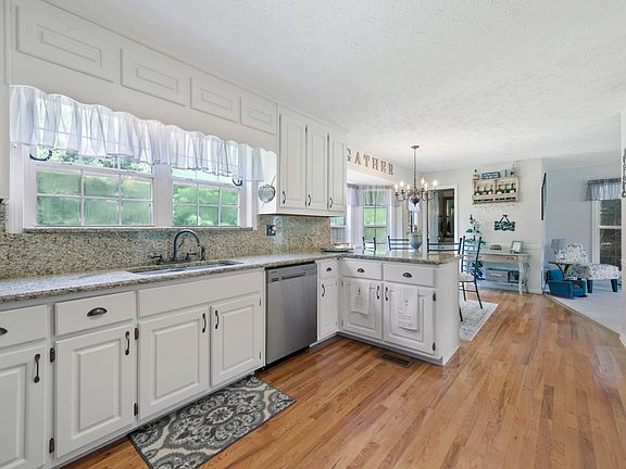3rd image of 114 Wynnfield Blvd