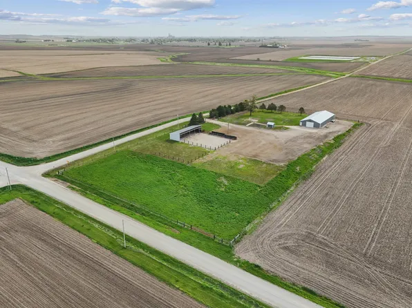 3206 200th St, Dysart, IA 52224
