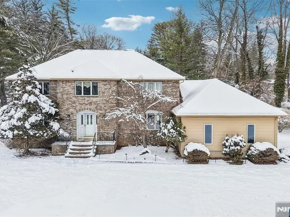 45 Lake Rd, Upper Saddle River, NJ 07458