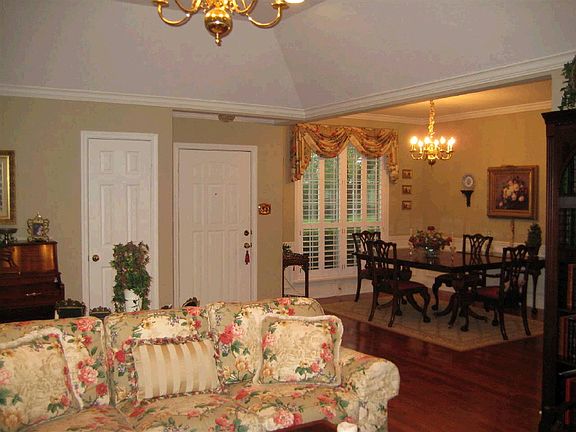 4th image of 722 Wheatland Dr