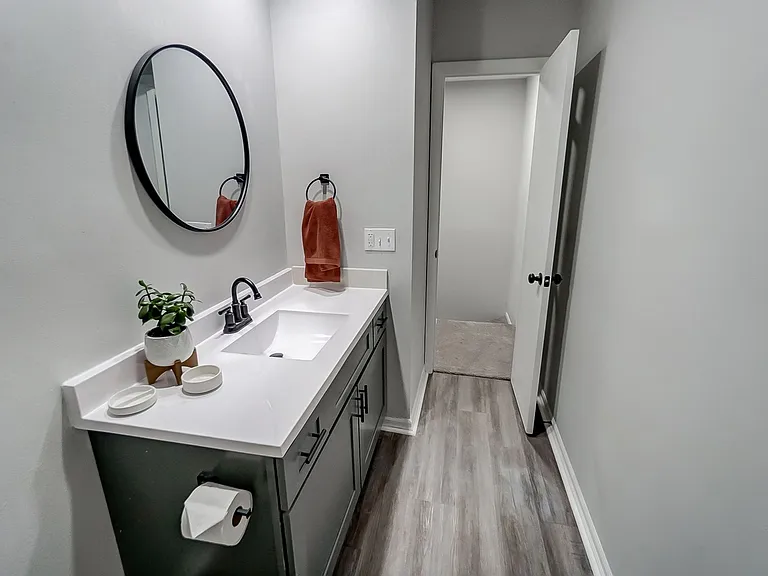 Fairview Court Apartments — Photo 10
