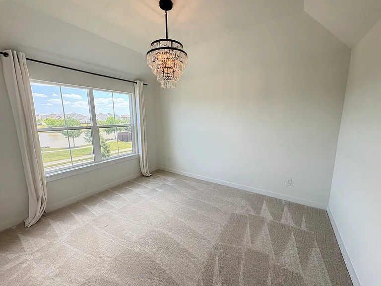 1451 Maplewood Dr — Photo 23