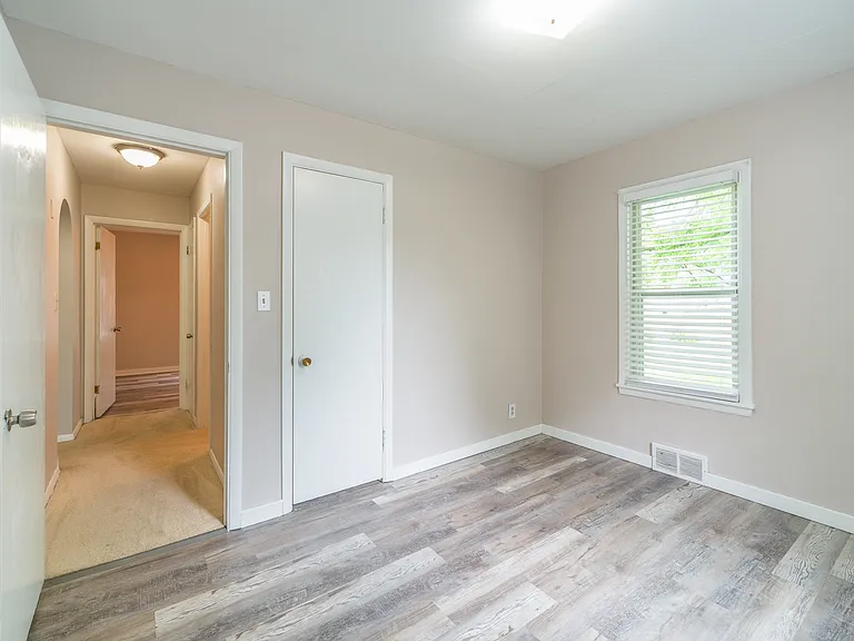 1713 1st Ave NE — Photo 8