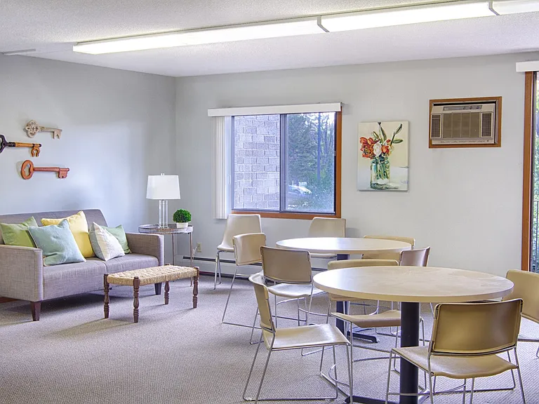 Creek Point Apartments — Photo 7