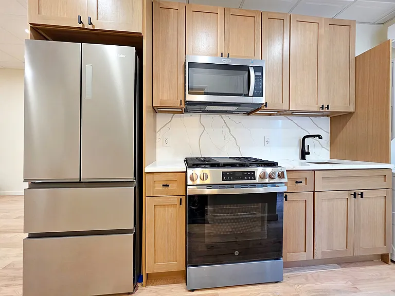 315 Leonard St #1A — Photo 1