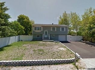 118 Liberty Ave, Selden, NY 11784