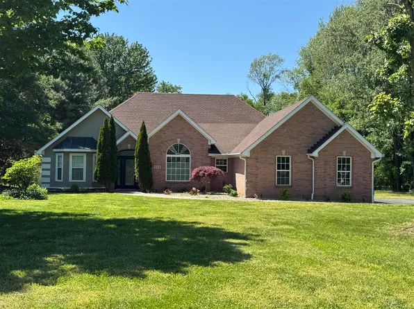 473 Birchwood Dr, Bowling Green, KY 42104