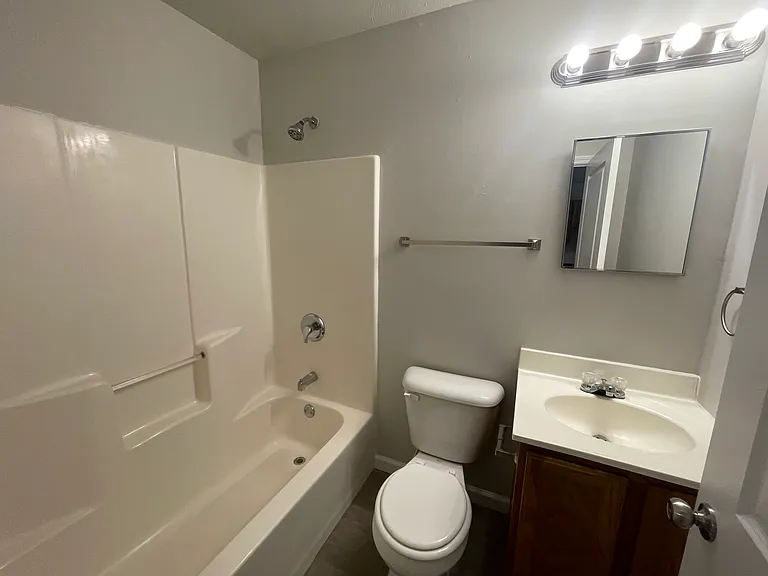 718 Benham St #B — Photo 6