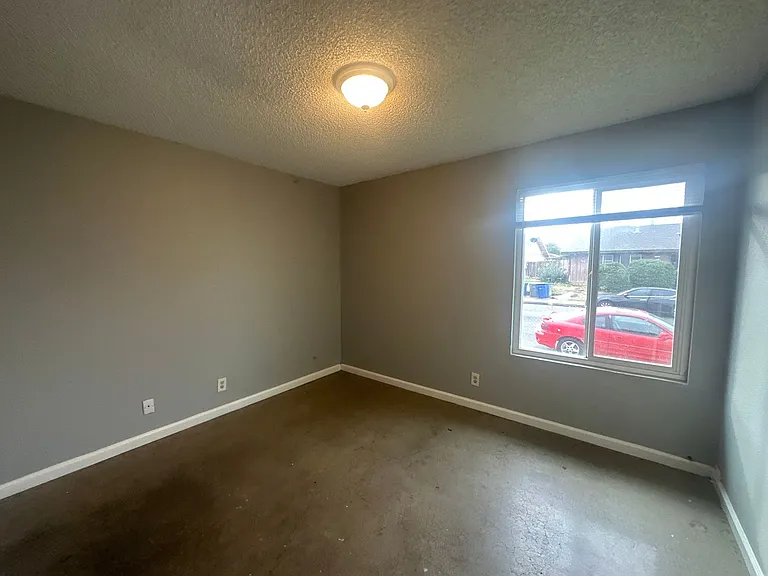 1331 Frankfort Ct — Photo 12
