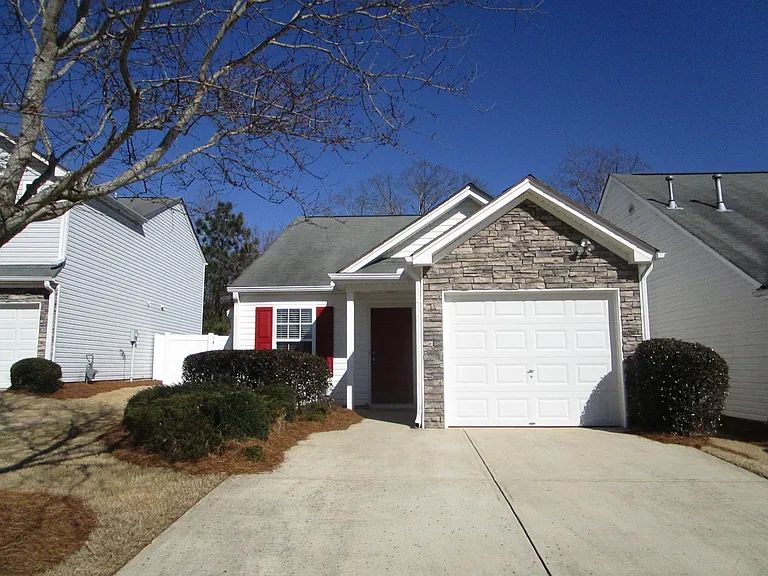 180 Ilex Dr — Photo 2