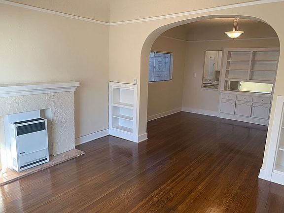3rd image of 4557 Saint Elmo Dr