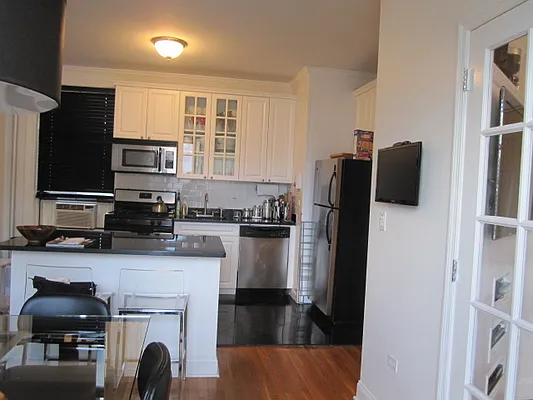 Rented by City Connections Realty | media 3