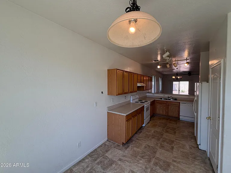 6926 S 37th Gln — Photo 7