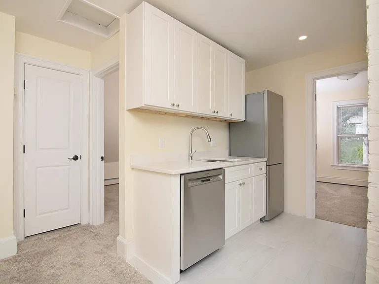 34 Warner St #3 — Photo 1