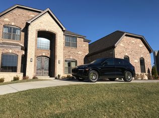156 Belle Maison Ln, Saint Louis, MO 63141