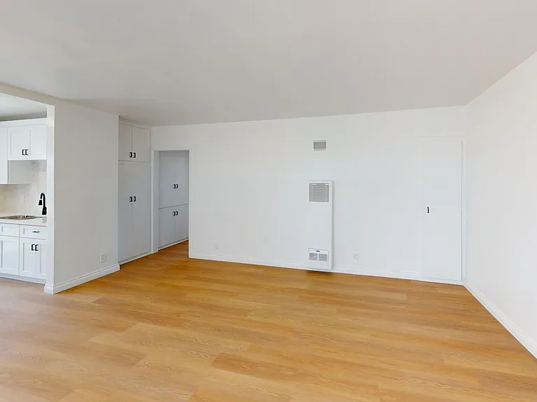 The Clair Manor Apts...Hollywood Hills...Fully Renovated...CALL NOW! — Photo 21