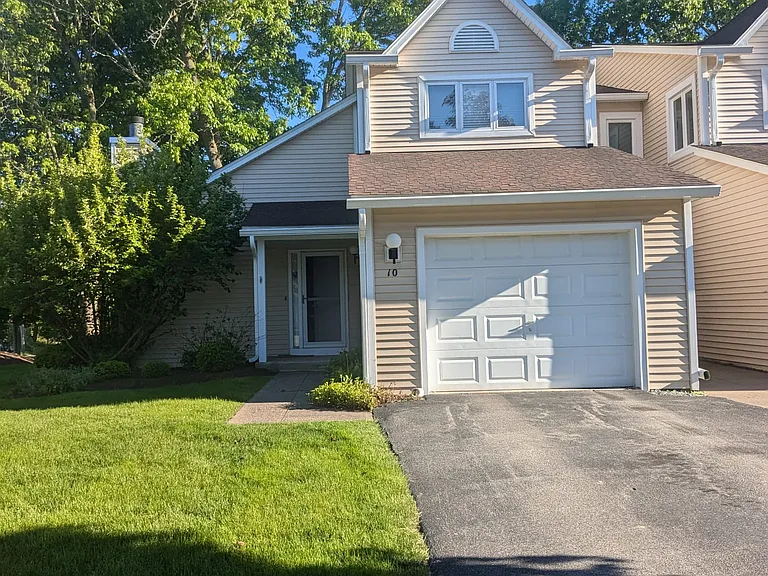 10 Southwick Ct — Photo 1