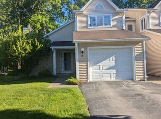 10 Southwick Ct, Rochester, NY 14623