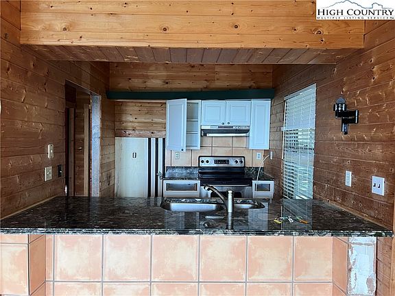 4th image of 164 Skyleaf Drive 803 Building B