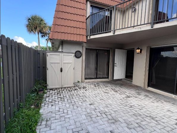 1532 W Harmony Lake Cir