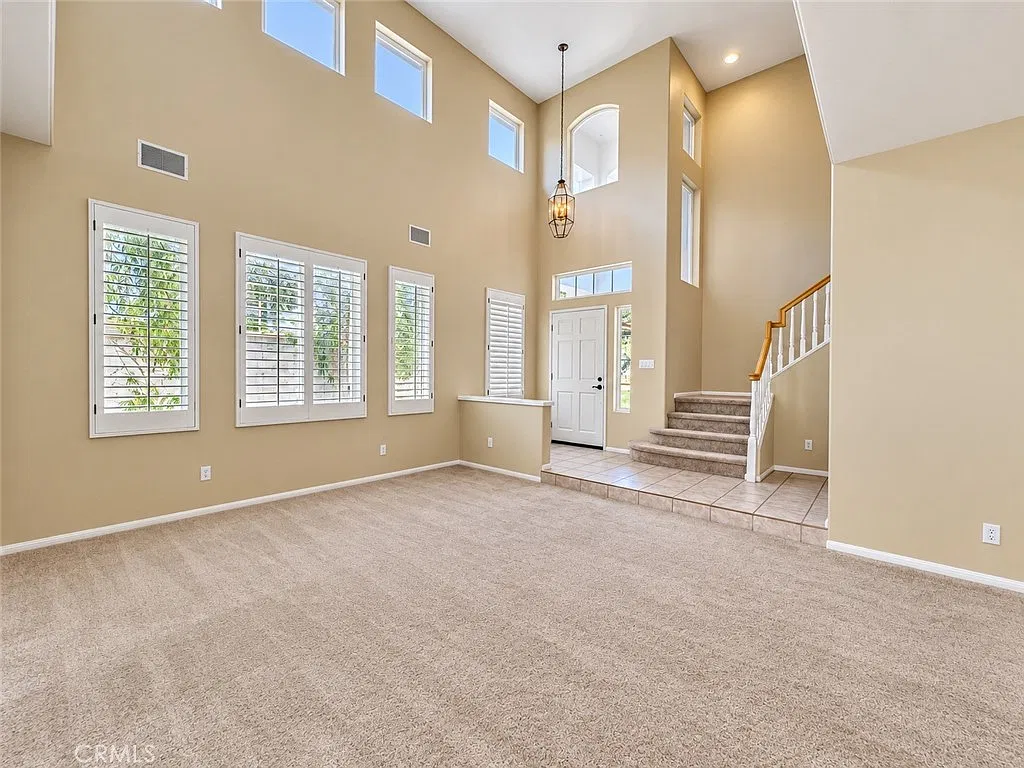 3 bed, 2.5 bath, 2072 sqft, $5,500 — Photo 2