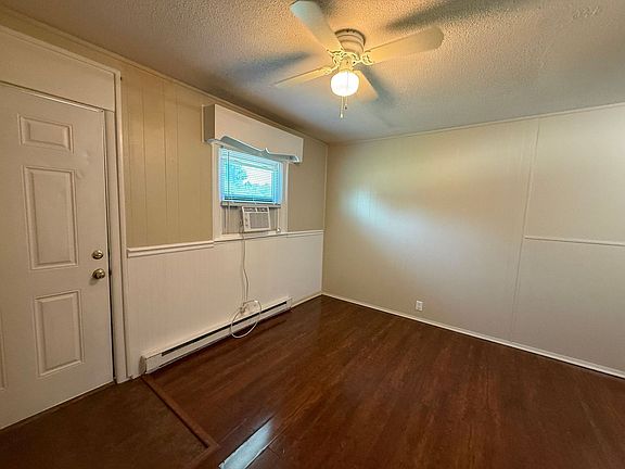 3rd image of 165 Lakewood Dr APT J