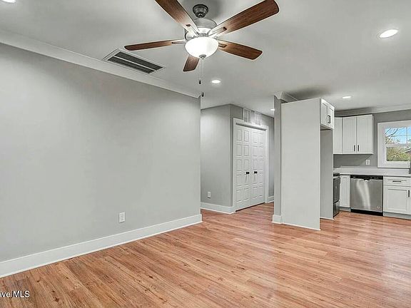 4th image of 719 Wilma Street