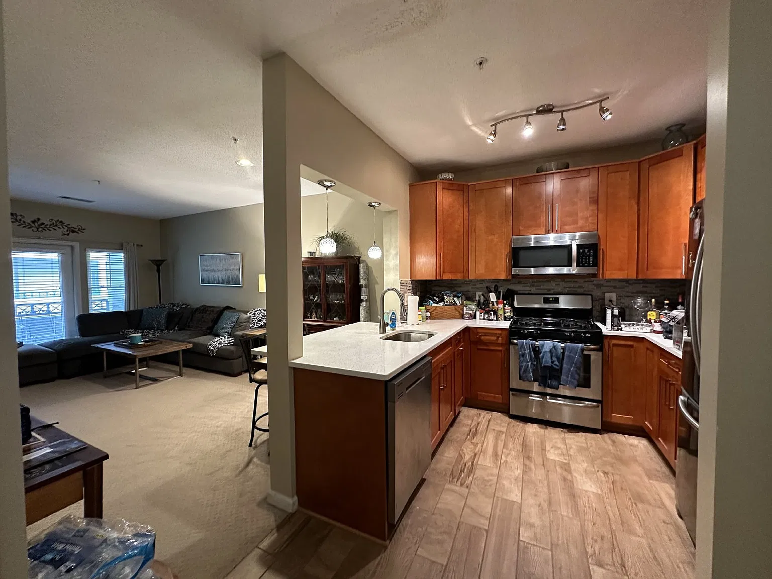 1 bed, 1.0 bath, 767 sqft, $2,100 — Photo 2