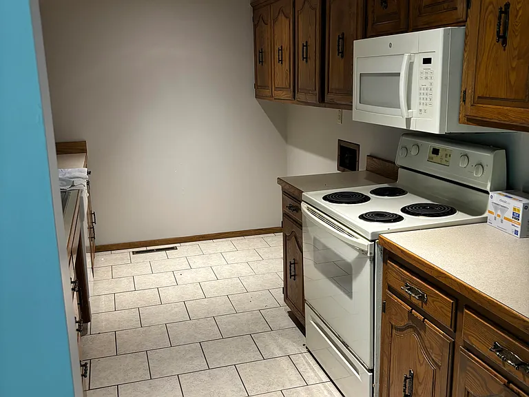 3325 S Danbury Ave — Photo 7