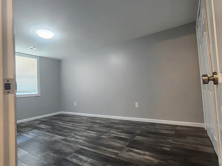 6510 Killarney St #BASEMENT — Photo 4