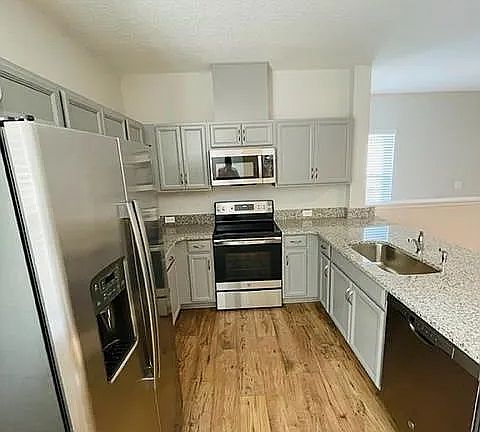 5th image of 13722 Gowland Ave