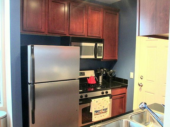 4th image of 741 W Cornelia Ave Unit 741N-3
