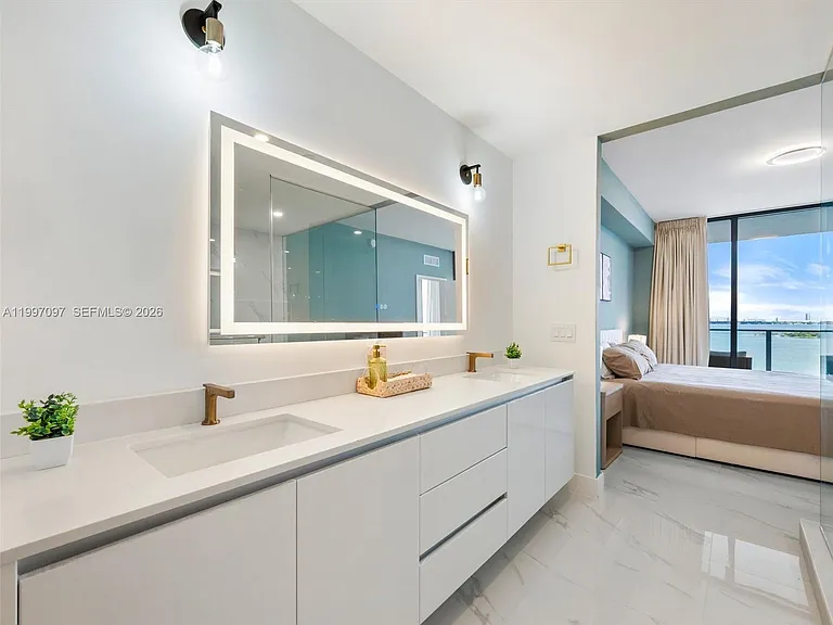700 NE 24th St #606 — Photo 18