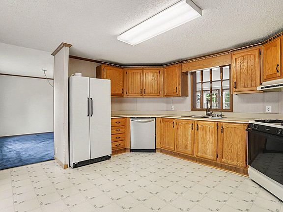 3rd image of 128 Shaffmaster Ave
