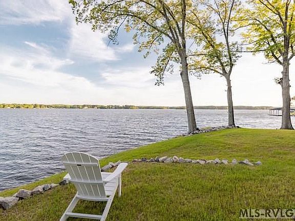 3rd image of 138 Lake Cir